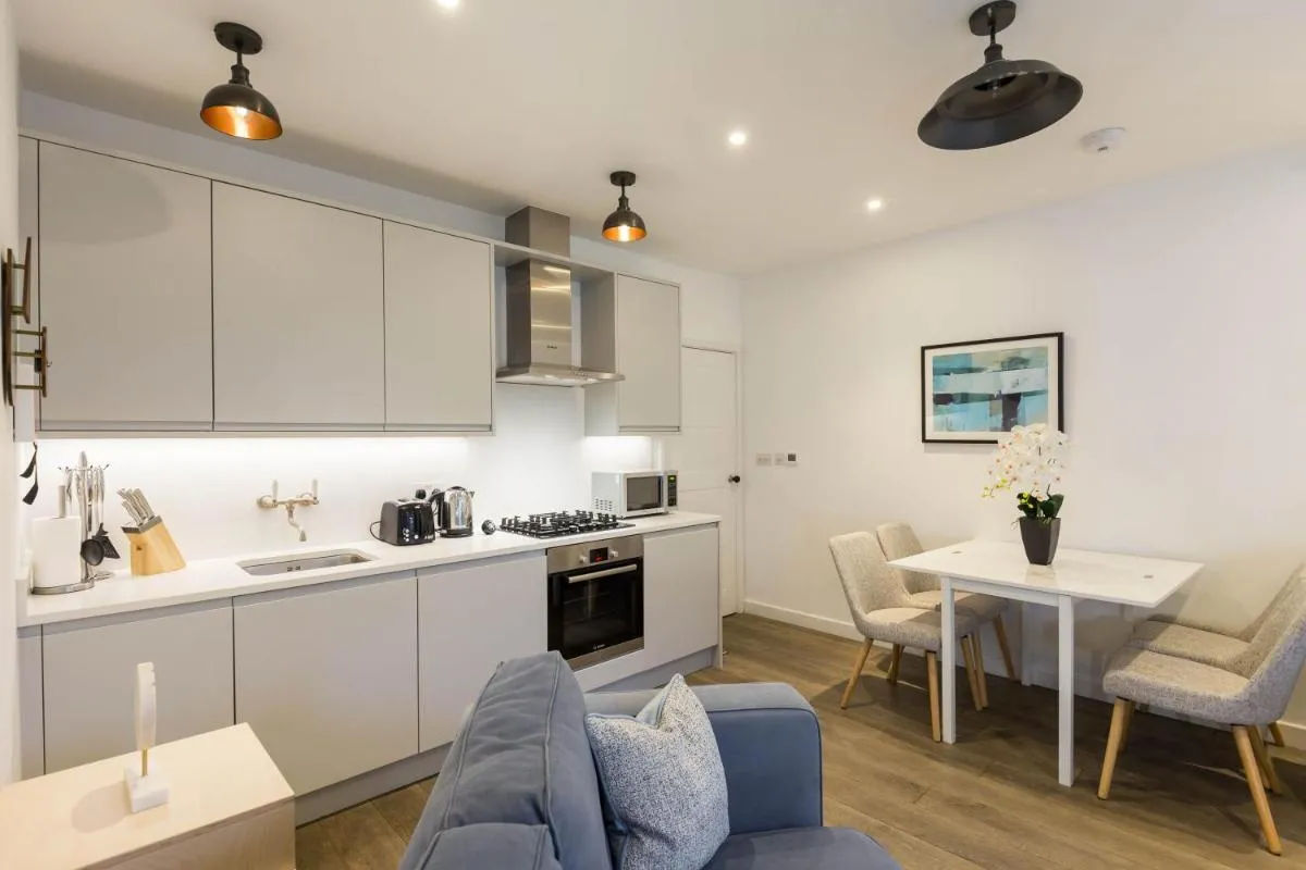 Image 5 of Urban Chic – Rathbone