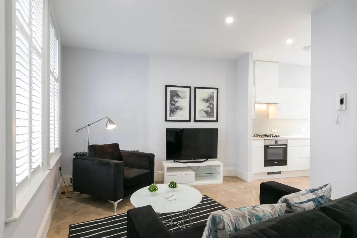 Image 6 of Urban Chic – Shaftesbury