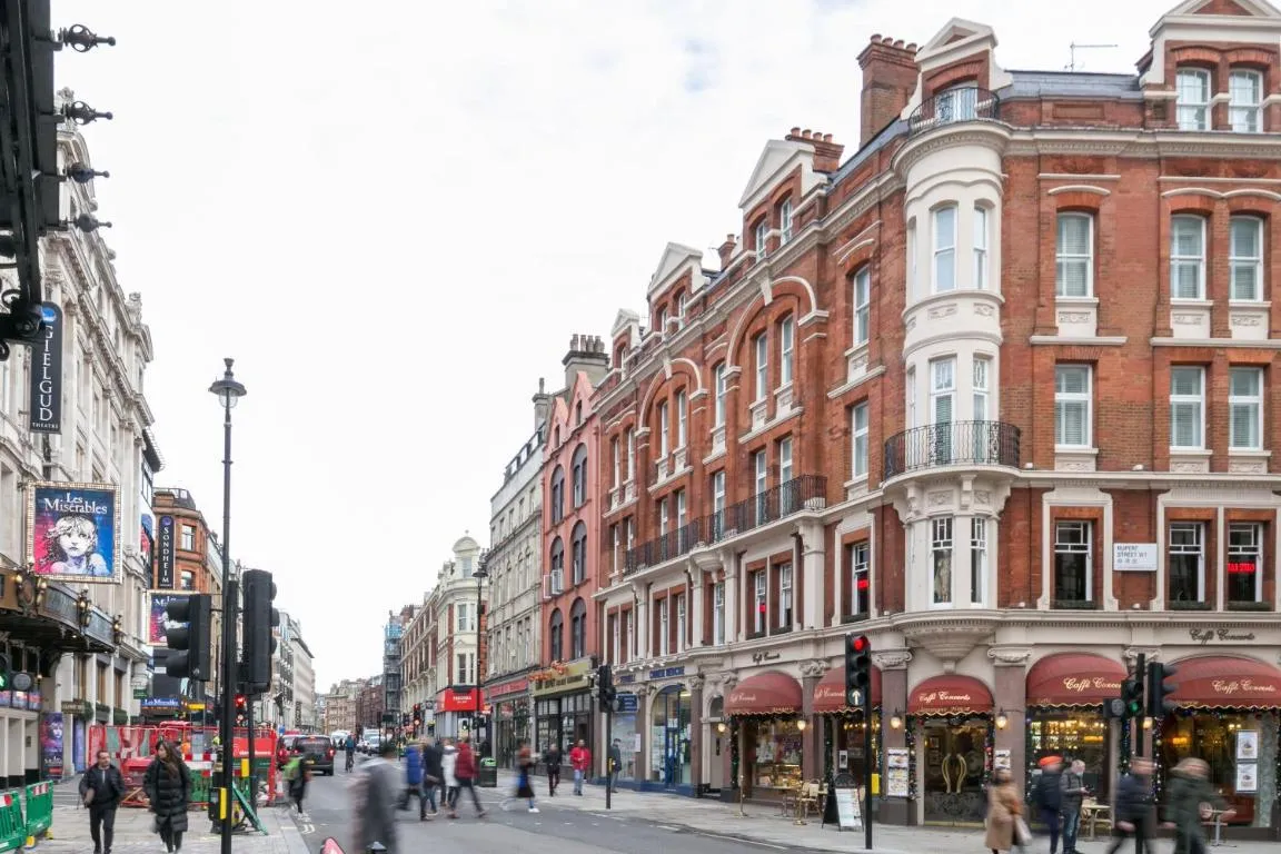 Image of Urban Chic – Shaftesbury