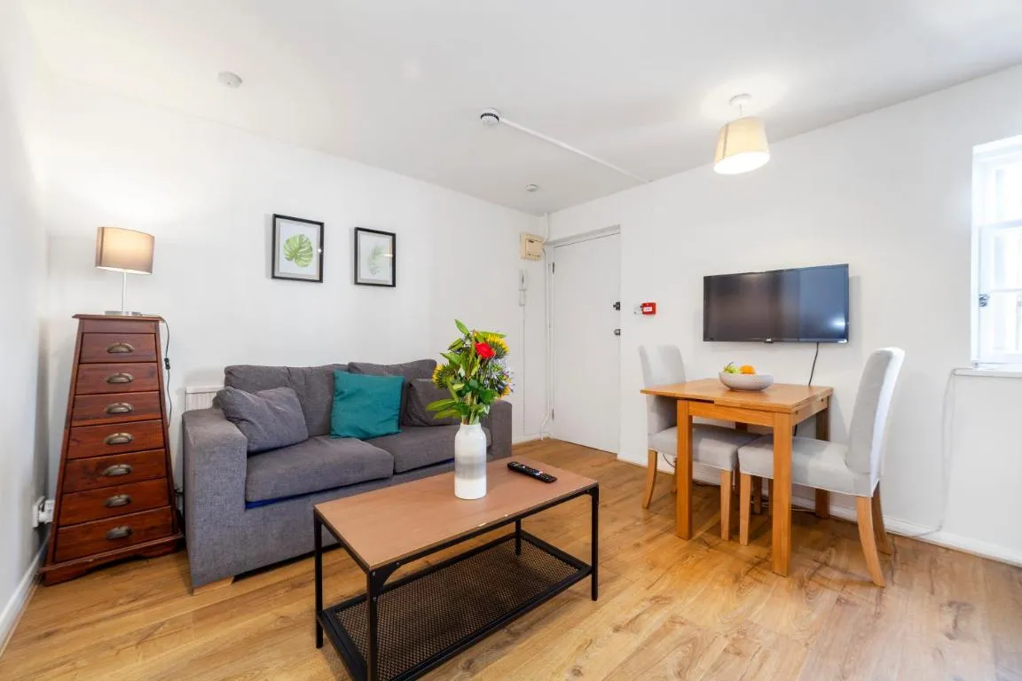 Image of Vibrant 2BR Flat in the heart of Fitzrovia