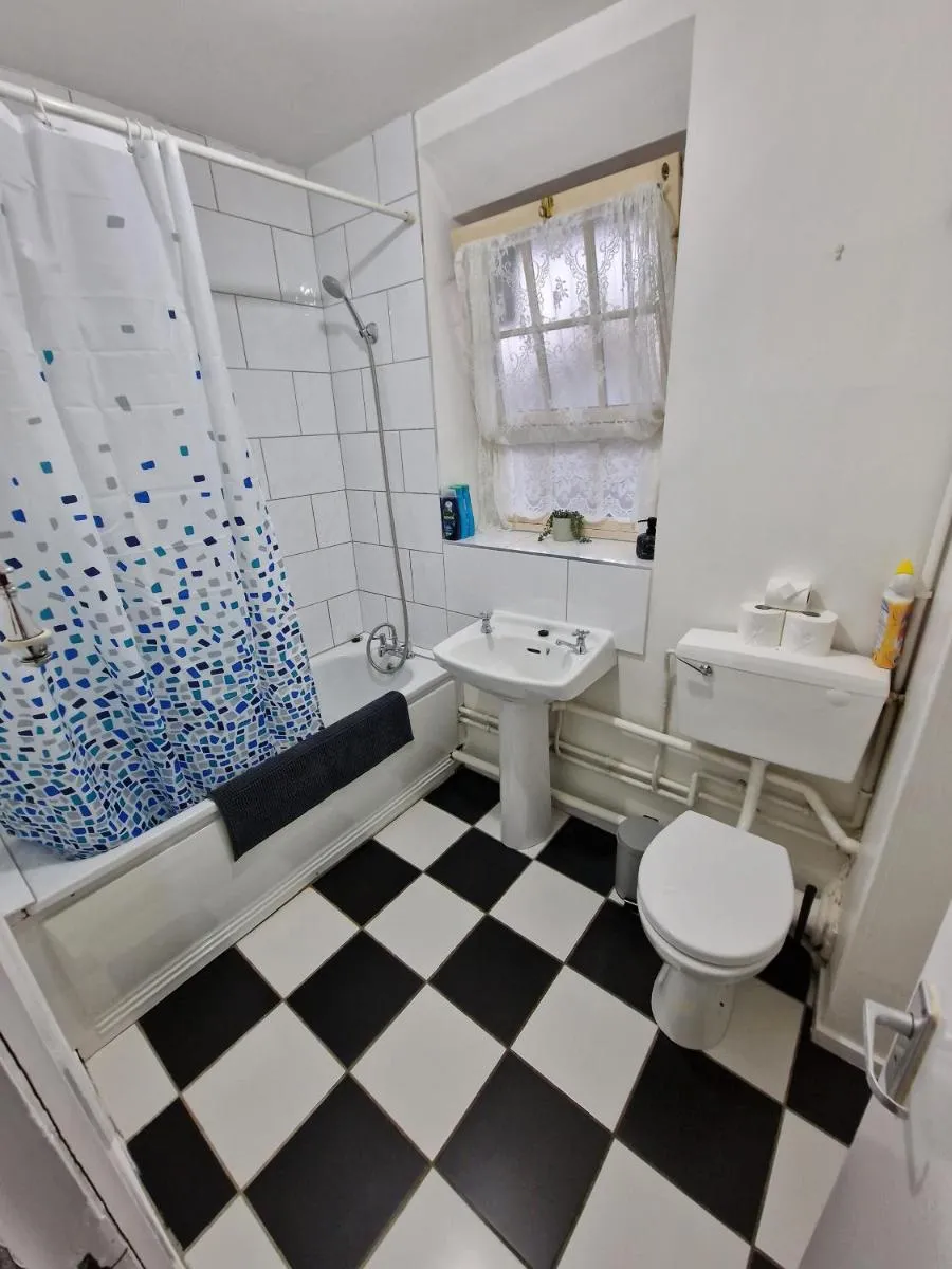 Image 2 of Waterloo – Zone 1 – Spacious one bedroom flat