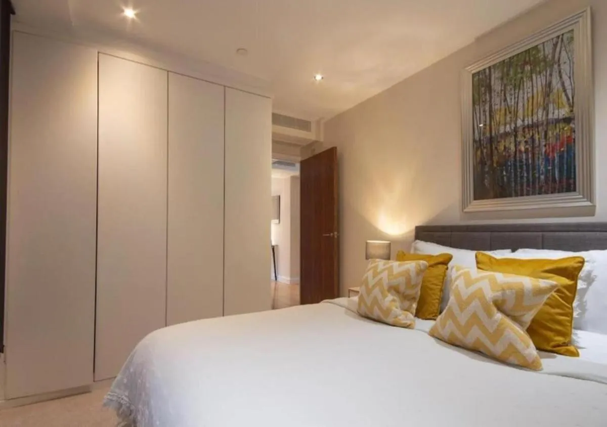 Image 6 of Westminster 1 bed apt with terrace