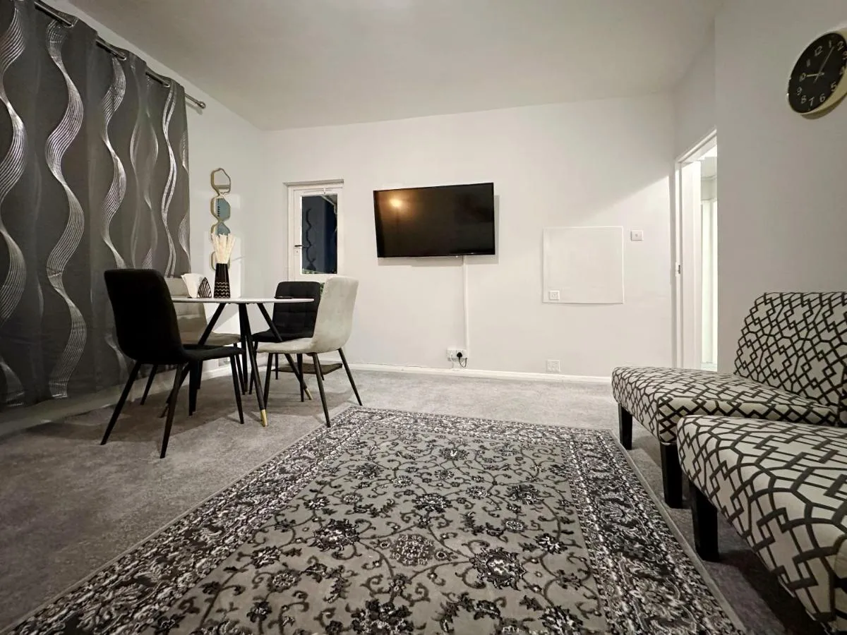 Image 4 of Zoey Place near Thames River – 2 Double Beds, 1 Single Bed, Spacious, Ideal for Families