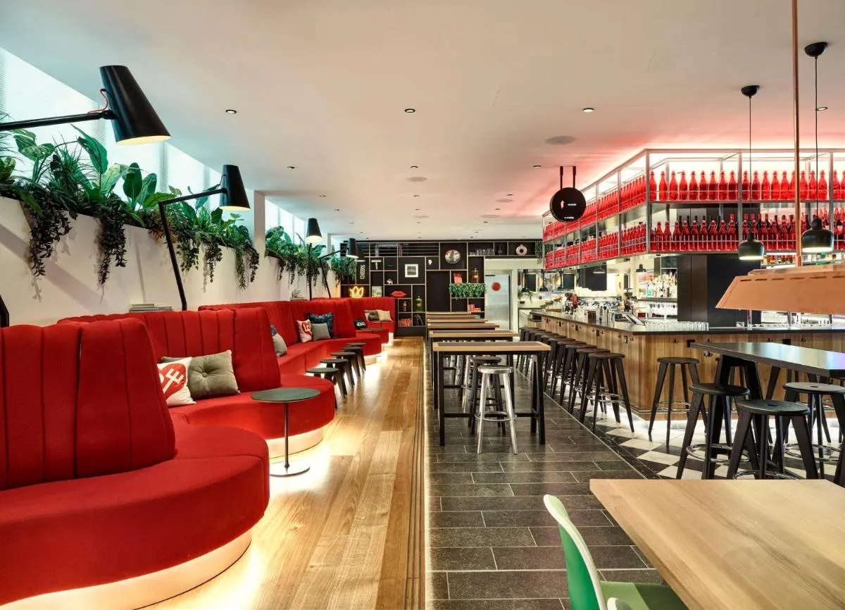 Image 6 of citizenM London Victoria Station