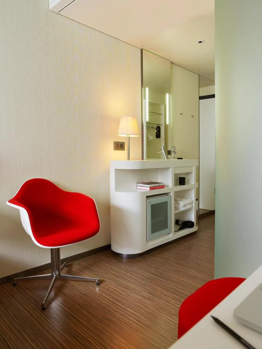 Image 4 of citizenM Southwark Bankside